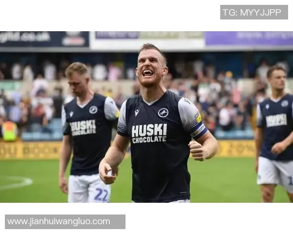 西布罗姆维奇对阵利兹联的比赛分析与胜负预测探讨